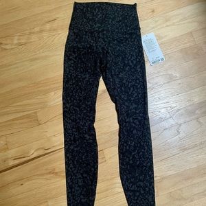 Lululemon Align High Rise 28” - NWT - size 4